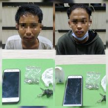 Dua dari tiga terduga pengedar Ekstasi berzat katinon dibekuk Satnarkoba Polresta Pekanbaru.