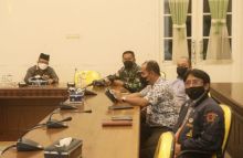 Sekda Arfan Mengikuti Rakev Virtual Perkembangan Pelaksanaan PPKM Mikro Bersama Ketua KPC-PEN (foto/lin) 