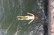 Penampakan boneka seks tengah mengambang. Foto: Twitter