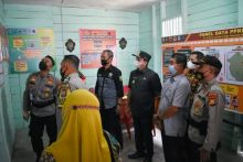 Tim Penilai Posko PPKM Skala Mikro Kunjungi Dusun Tobek panjang, Wabup Minta Masyarakat Patuhi Prokes (foto/zar) 