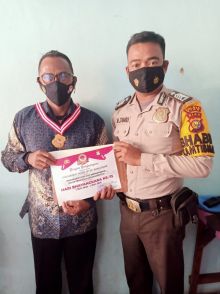 MPA Kuala Gasib Siak Raih Penghargaan Dari Kapolda (foto/lin) 