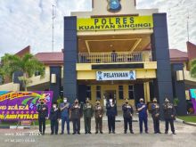 Hadiri Upacara HUT Bhayangkara ke-75, Bupati Apresiasi Capaian Polres Kuansing (foto/zar) 