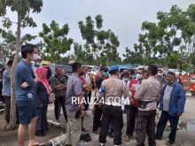 Para penumpang di pelabuhan roro Bengkalis