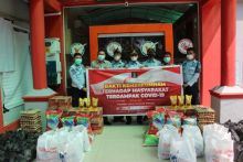 Bakti Kemenkumham bagikan sembako