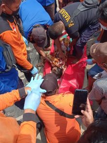 Korban saat di evakuasi petugas BPBD Bengkalis