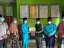 Penyaluran zakat ke warga terpapar Covid-19