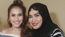 Umi Kalsum dan Ayu Ting Ting