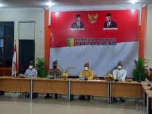 Bupati dan Kapolres Kuansing Ikut Memperingati Hari Jadi Provinsi Riau Secara Virtual (foto/zar)