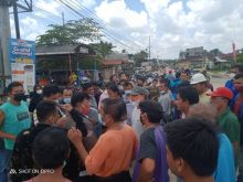 Puluhan warga Duri turun kejalan