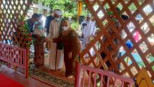 Bupati Bengkalis saat meresmikan ponpes  sholawat Al Burdah baa khaalish