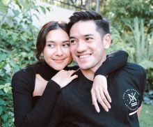 Foto Mesra Nana Mirdad Dengan Andrew White, Netizen: Awet Muda, Semoga Langgeng (foto/int)