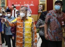 Gubri Syamsur tinjau vaksinasi/Net