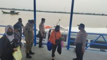 Saat kedatangan penumpang di Pelabuhan Pelindo Tembilahan