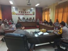  Rapat Anev Dipimpin Kapolres Kuansing, AKBP Rendra Oktha Dinata
