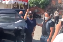 Tangkapan gambar Muhammad Kece saat ditangkap polisi. Sumber: kompas.com