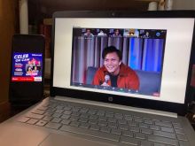 Penyanyi Rizky Febrian saat hadir di Celeb On Cam yang diadakan Telkomsel