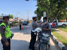 Saat pembagian masker