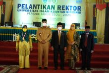 Saat pelantikan Rektor Uniks