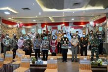 Saat penyerahan sertifikat tanah di Siak