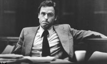Ted Bundy saat persidangan