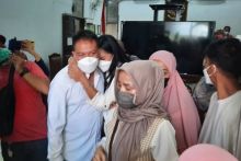 JPU Tuntut 8 Bulan Penjara, Vonis Hakim 4 Bulan Penjara ke Vicky Prasetyo, Kalina Ocktaranny Menangis (foto/int)