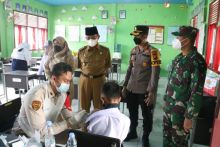 Saat peninjauan kegiatan vaksin