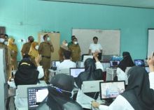 Bupati Kasmarni dan Wabup Bengkalis saat meninjau tes P3K