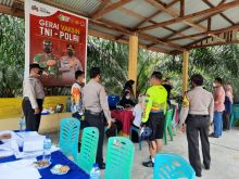 Saat peninjauan vaksinasi