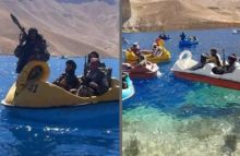 Viral, Milisi Afghanistan Naik Perahu Bebek Sambil Bawa RPG Anti Tank dan Senjata Serbu, Netizen Sebut Angkatan Laut Taliban (foto/int)