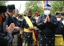 Bupati Alfedri memasuki acara pengukuhan