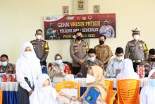 Saat peninjauan kegiatan vaksin