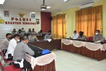 Kapolres AKBP Rendra Oktha Dinata saat Analisa Evaluasi Operasi Patuh Lancang Kuning 2021