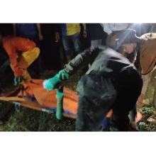 Proses evakuasi korban bencana alam di Padang Pariaman (foto BNPB) 