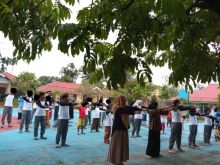 Salah satu kegiatan untuk menghilangkan trauma sosial