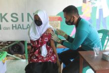 Saat suntik vaksin di Pesantren
