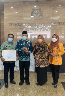 Saat terima penghargaan predikat KLA Tingkat Nindya