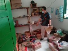 Salah satu bukti pengrusakan di Perumahan Karyawan PT Langgam Harmoni, Desa Pangkalan Baru Kecamatan Siak Hulu, Kamis (15/10) tahun lalu. Dalam kasus ini tersangka Anthoni Hamzah dinyatakan sebagai otak pelakunya (foto/ist)