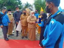 Bupati Bengkalis saat menghadiri pameran penelitian tingkat SMA