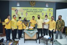 Pemotongan nasi tumpeng sempena HUT Partai Golkar di Kabupaten Bengkalis