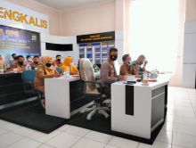 Rapat ngejar target vaksinasi