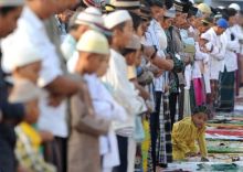 Salat berjamaah. Sumber: Merdeka.com