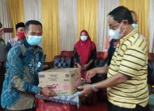 Saat Bupati HM Wardan salurkan bantuan tuk korban banjir