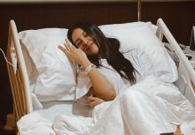 Anya Geraldine saat terbaring di rumah sakit. Sumber: Instagram / @anyageraldine