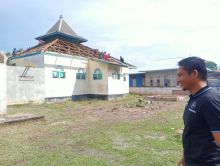 Askori saat meninjau rehat mushalla