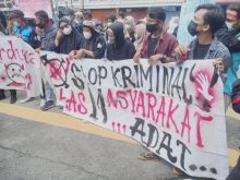 Aksi Damai HPMR terkait masyarakat adat penambang pasir