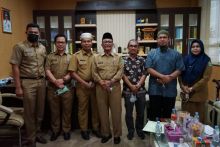Saat kunjungan tim promo Program Doktor Fisip Unri