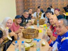 Kunjungan Kerja ke Riau, Menkop UKM Nikmati Destinasi Wisata Kuliner Spesial di Durian Runtuh Nadhira Napoleon (foto/ist)
