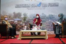 Ketua TP PKK Kabupaten Siak Dra. Hj. Rasidah Alfedri saat jadi pembicara