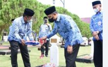 Wabup Bengkalis saat ziarah makam pahlawan HUT Korpri