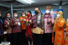 Bupati Siak Alfedri bersama peserta Kongres JKPI